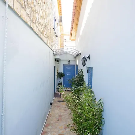 Maritinas Stone House & On The Katakolo