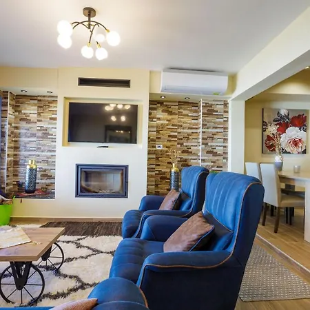 Maritinas Stone House & On The Apartment